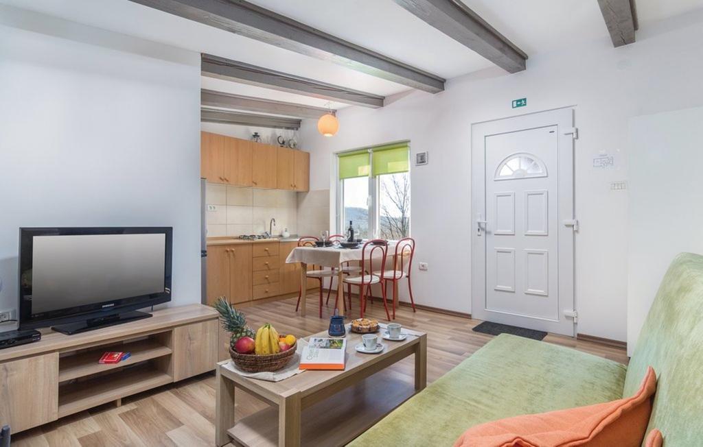 Vacation Home Latini Hum Εξωτερικό φωτογραφία