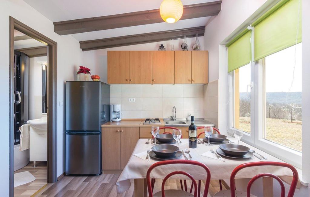 Vacation Home Latini Hum Εξωτερικό φωτογραφία