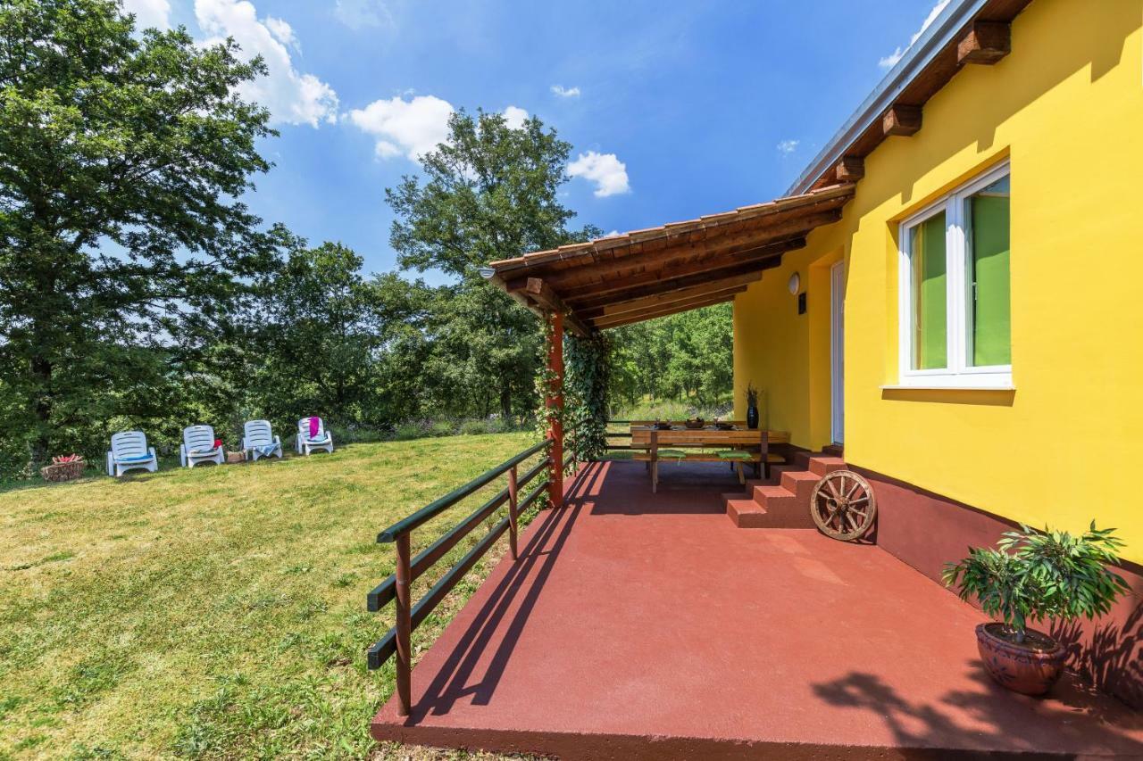 Vacation Home Latini Hum Εξωτερικό φωτογραφία
